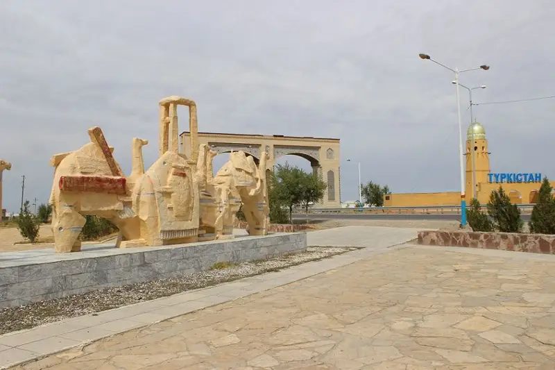 Түркістанда Елбасын екі мас қалай қарсы алды?