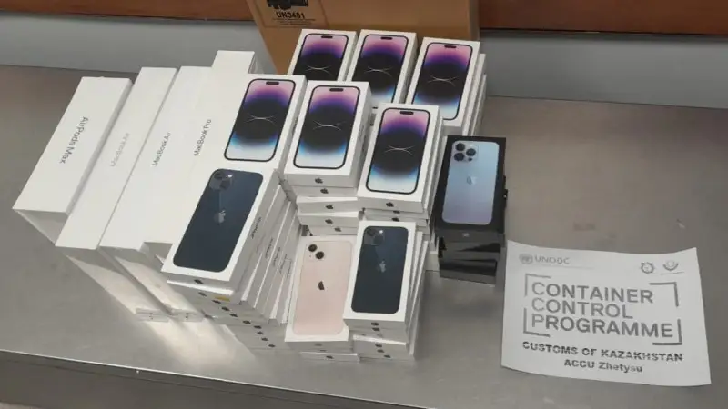 Жаңа iPhone  партиясын Қазақстанға заңсыз әкелуге тырысқандар ұсталды