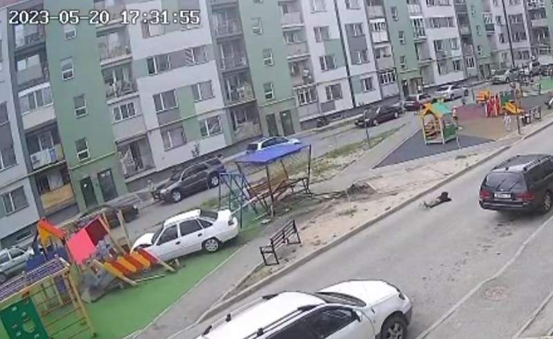 Алматыда тұрғын үй кешенінің ауласында 7 жастағы баланы көлік қағып кетті