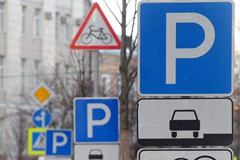 Елордалықтар жол бойындағы автотұрақтарға ақша төлеуге міндетті емес