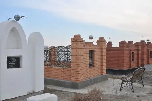 Құлпытасқа оқ атқан кім?