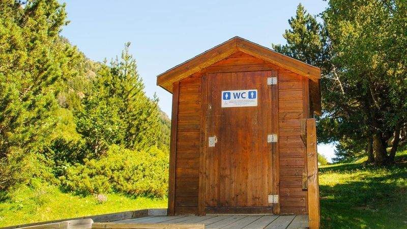 Алматы облысының құтқарушылары дәретхана шұңқырынан екі баланы алып шықты