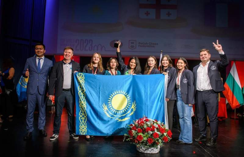 Тоқаев шахматтан Қазақстанның әйелдер құрамасын күміс медаль ие болуымен құттықтады