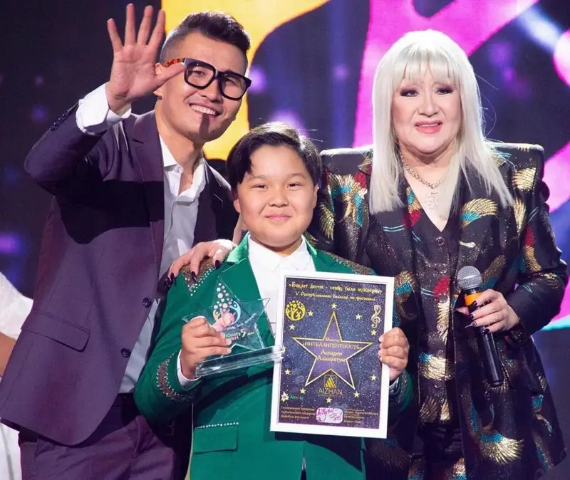 Айжан Нұрмағанбетова тағы жас жеткіншектердің жұлдызын жақпақ