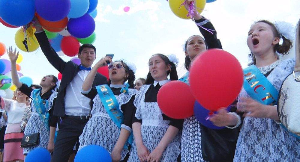 Түлектердің мектеп пен ұстазға сыйлық беруіне тыйым салынады