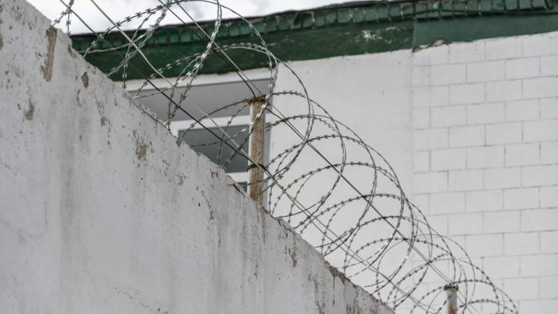 Таразда сотталушы түрменің 3 қызметкерін жаралады