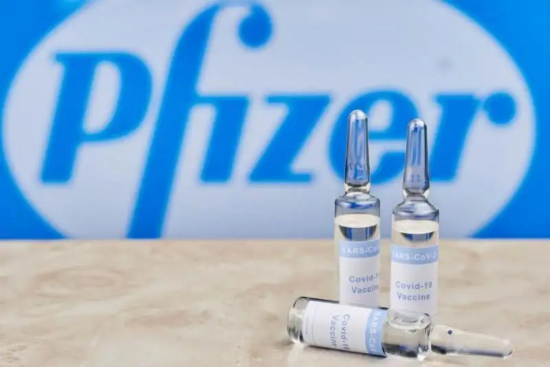Pfizer мен Moderna вакцинаның бағасын көтерді
