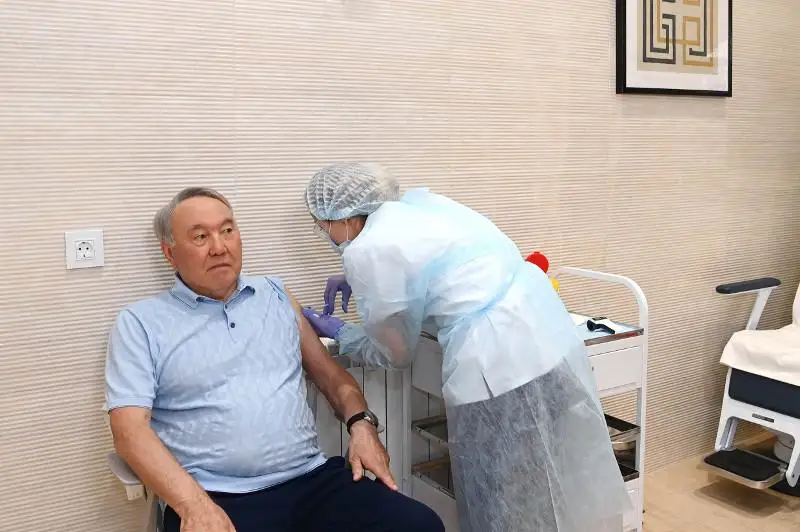 Елбасы вакцина салдырды