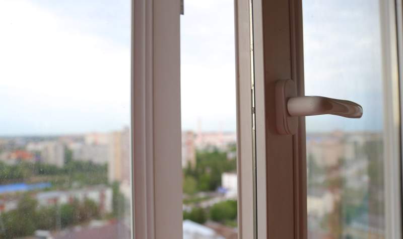 Алматылық әйел үш баласымен бірге 9 қабаттан секіріп кетті