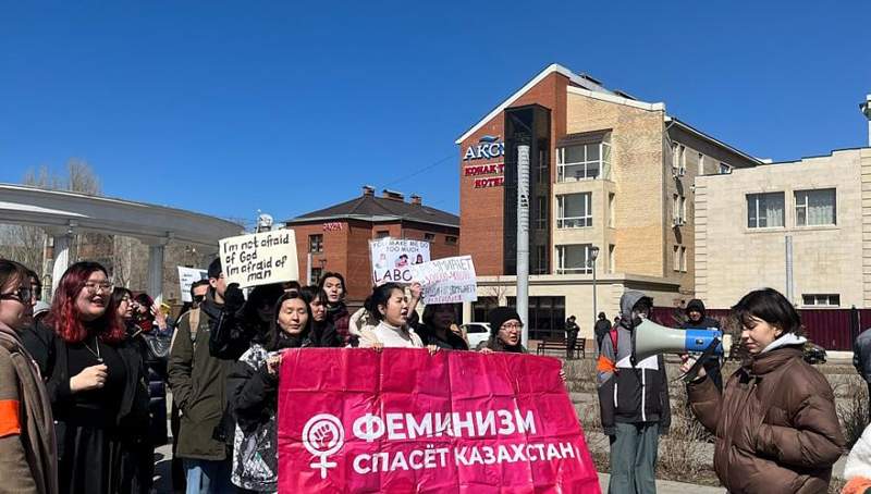 Астанада зорлық-зомбылыққа қарсы әйелдер митингке шықты