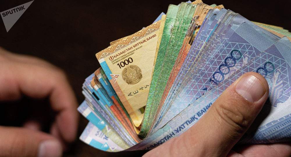 Мақтааралдағы жапа шеккендерге 100 мың теңге түсетін банк картасы берілді
