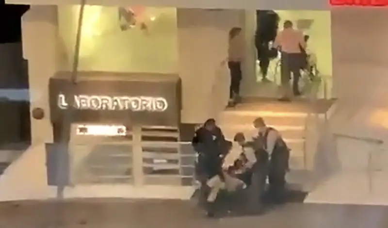 Эквадорда президенттіке үміткерді сайлауалды шеруден соң атып кетті