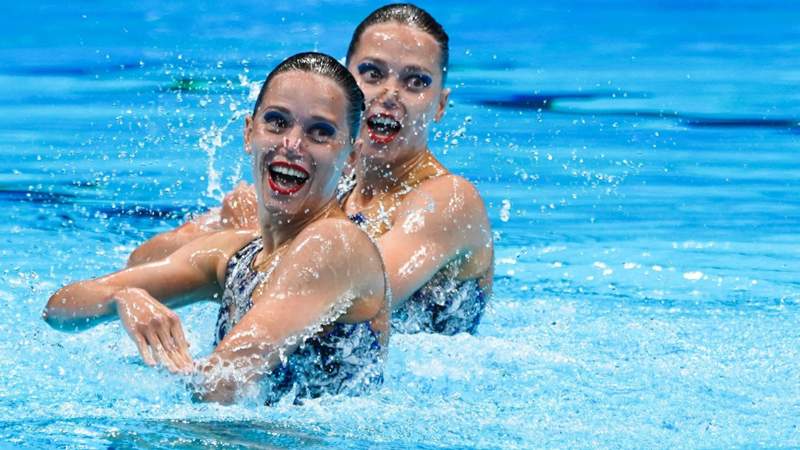 Александра мен Екатерина Немичтер әртістік жүзуден топ жарды 