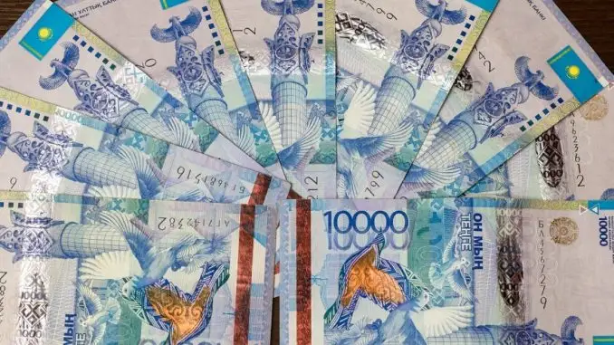 Былтыр мемлекеттік қызметкерлердің орташа айлығы  447 800 теңге болған
