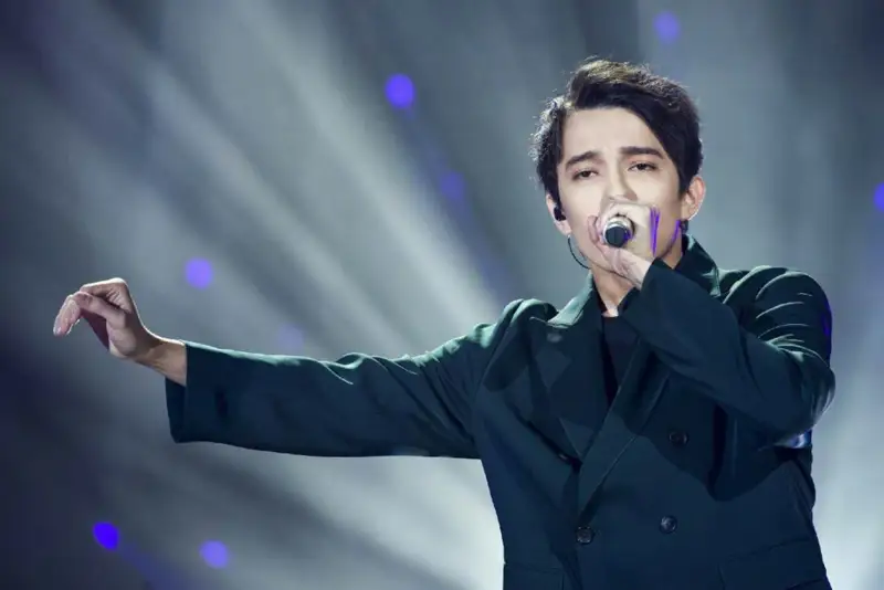 «Өте ұят»: Димаш Құдайберген қазақ тіліне қатысты мәлімдеме жасады