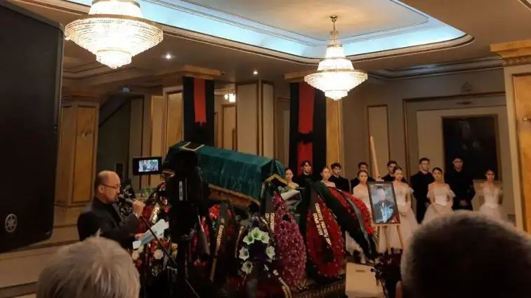 Алматыда Болат Аюхановты соңғы сапарға шығарып салды