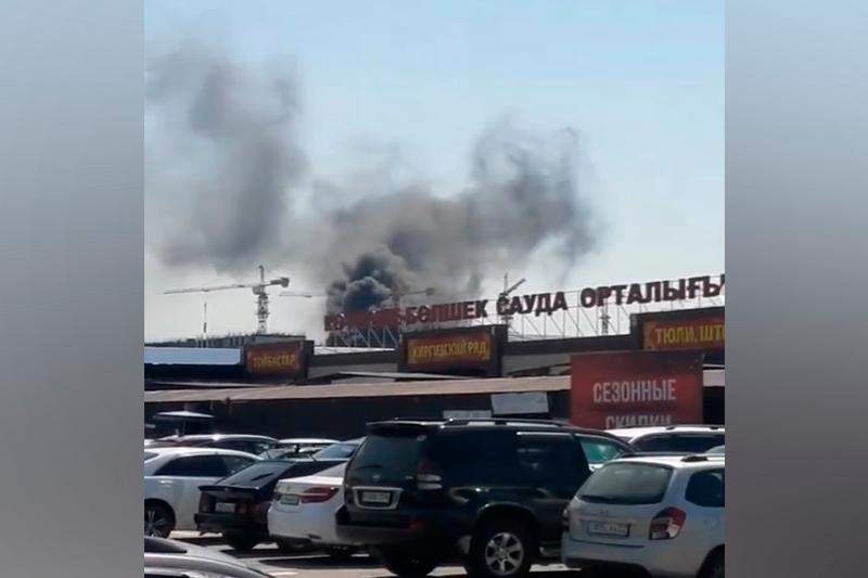 Алматыда «барахолка» өртенді