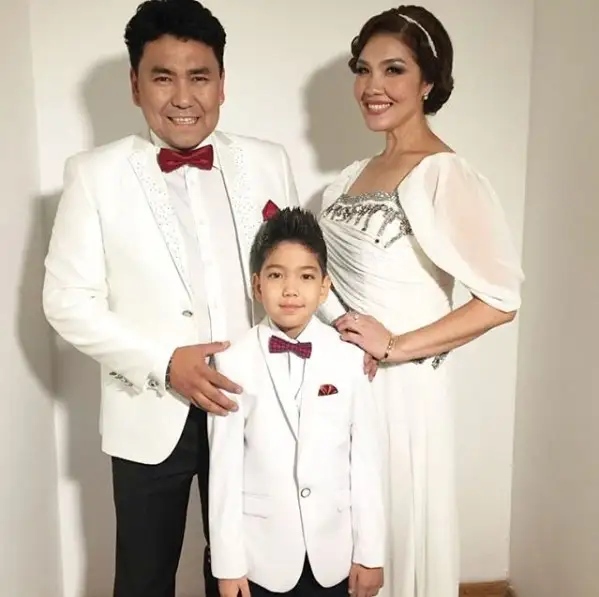 Күйеуі әйелінің сиқырын жалайды