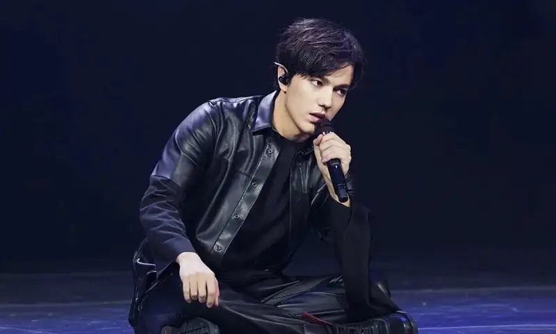 Димаш Құдайберген шахтада қаза тапқандардың отбасына 20 миллион теңге аударды