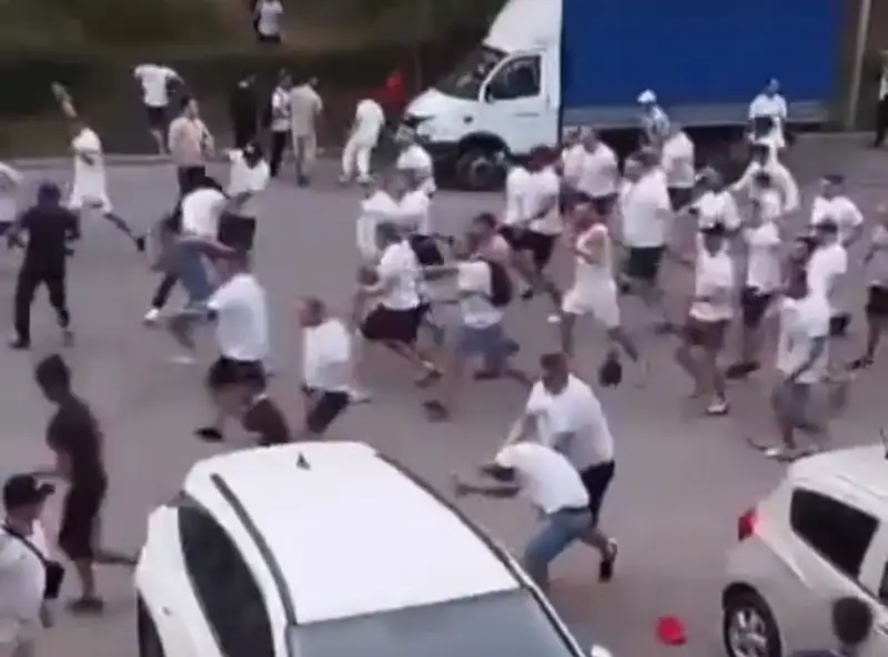 Шымкентте «Ордабасы» мен польшалық «Легия» командаларының жанкүйерлері төбелесіп қалды (видео)