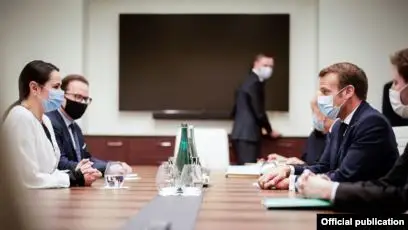 Тихановская Франция президентімен кездесті