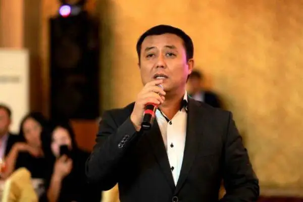 «Үш отбасын асырап отырған азамат...» – Елуге толған Саят МЕДЕУОВКЕ өнердегі достары не сыйлады?