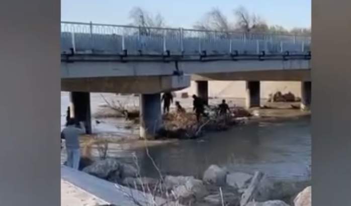 Арыс өзеніне құлап кеткен 4 жасар қыз іздестіріліп жатыр