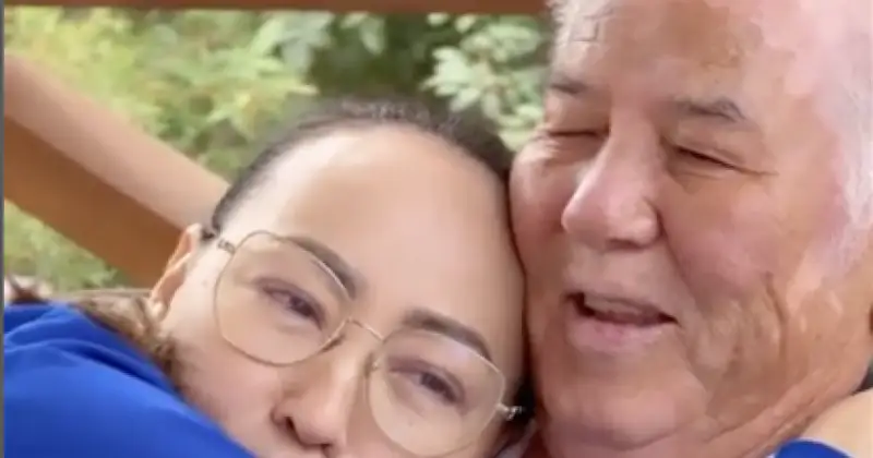 Дулат Исабековтың құшағында жатқан Айгүл Иманбаева сөзге қалды