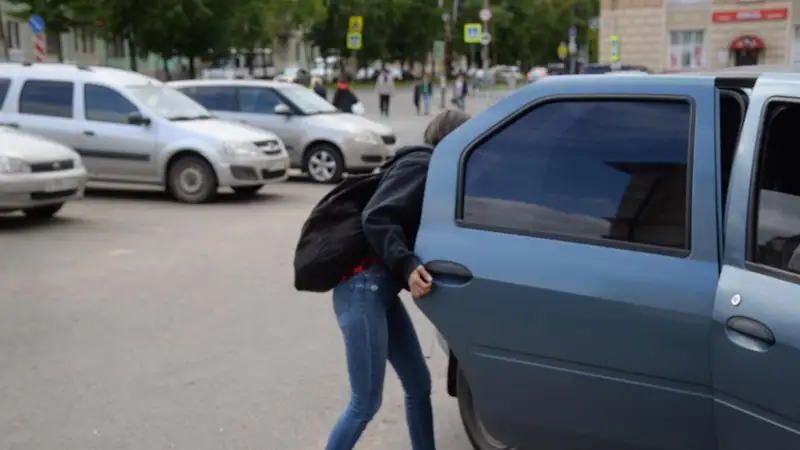 Алматыда көшенің ортасында такси тоқтататындар жауапқа тартылады