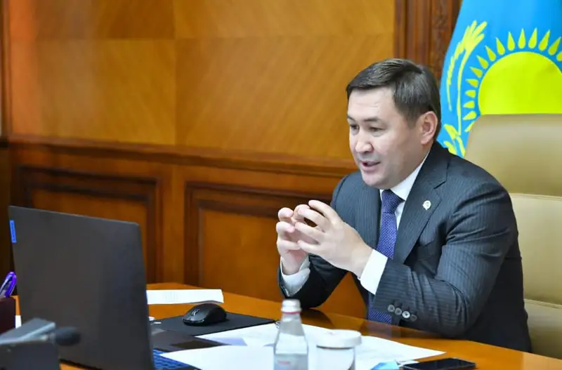 Шымкент әкімі онлайн режимде азаматтардың мәселелерін тыңдады