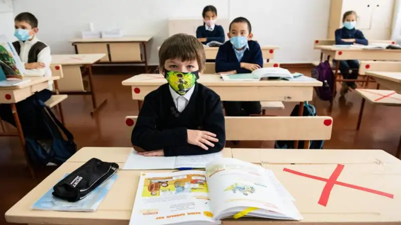 Алматыда коронавирусқа байланысты екі кезекші сынып жабылды