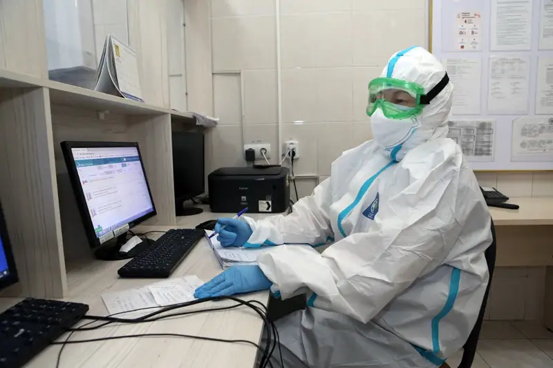 Алматының COVID-19 жұқтырған дәрігерлері 14 млрд теңге үстемеақы алды 