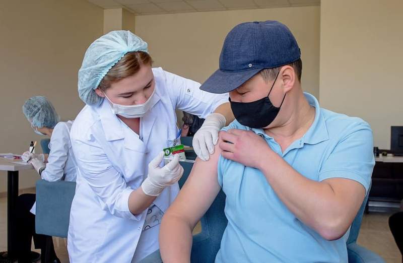 Шымкент тұрғындарының 100 пайызы ковидке қарсы екпенің І компонентін алды