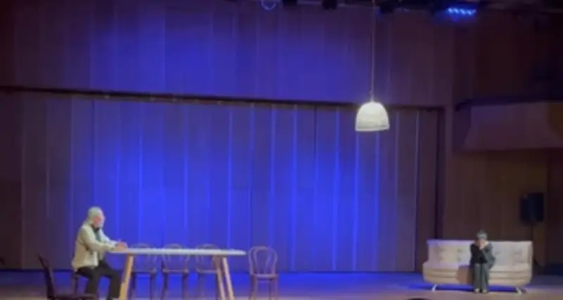 «Шам» театры шымылдығын түрді