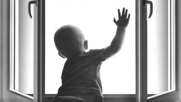 2 жасар бала терезеден құлап, қайтыс болды 