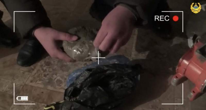 Атыраулық полицейлер ер адамнан аса ірі көлемде синтетикалық есірткі тәркіледі 