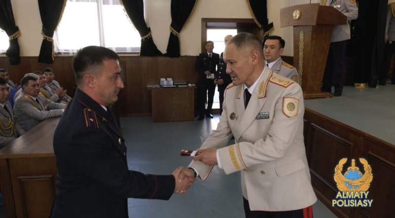 Республика күні Алматы полициясының қызметкерлері марапатталды