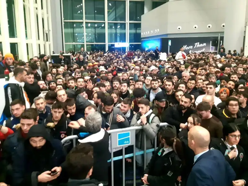 Стамбул әуежайына мыңдаған ерікті келді