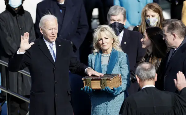 Джо Байден АҚШ Президенті луазымына кірісті