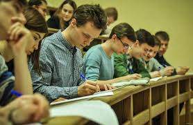 Ресейде жоғары оқу орындарына қабылдау емтихандарының мерзімі шегерілді