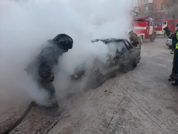 Нұр-Сұлтанда өрт салдарынан 13 көлік жанып кетті