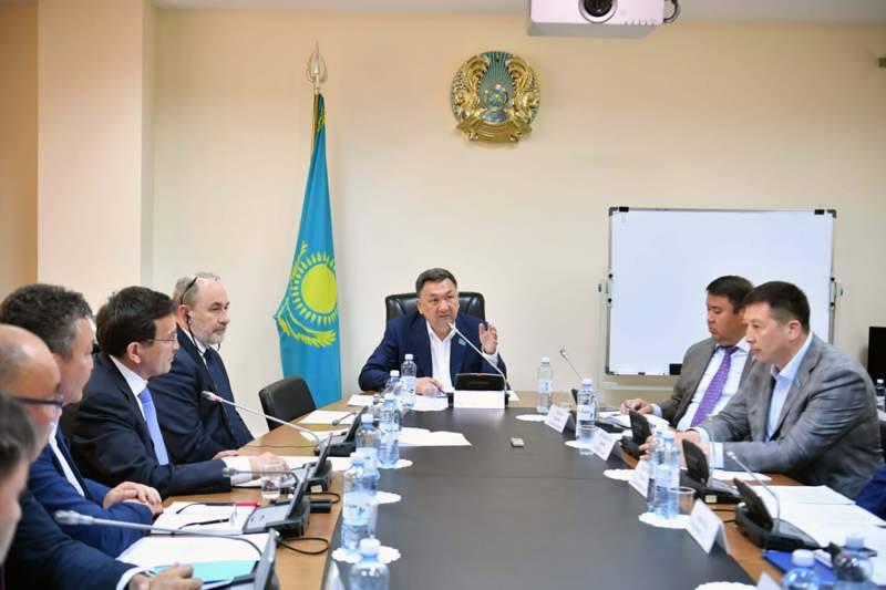 Халық шөлдеп отыр, шабан Үкіметті Мәжіліс қашанғы қамшылайды?