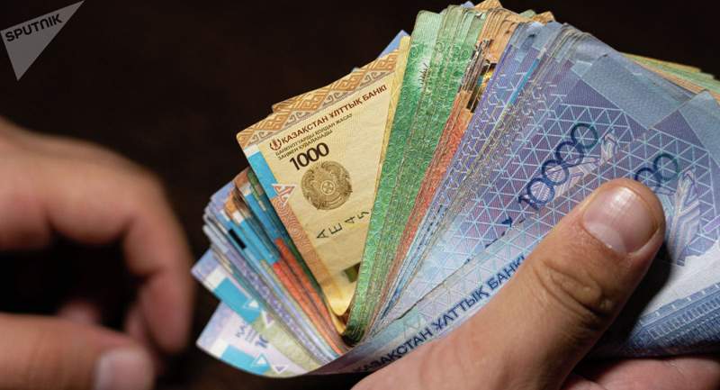 Мақтааралдағы жапа шеккендерге 100 мың теңге түсетін банк картасы берілді