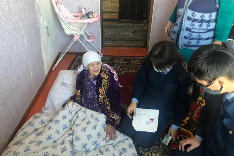 Ғасыр жасаған кейуана жаңа куәлік алды
