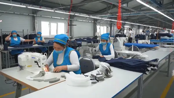 Өзбек мамандары табысы төмен әйелдерді тігін ісіне үйретпек