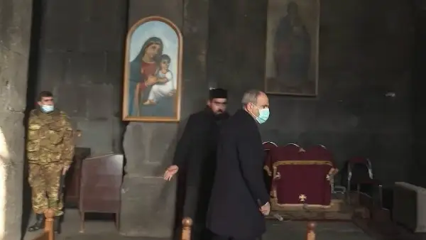 Пашинянды шіркеуден неге қуып шықты?