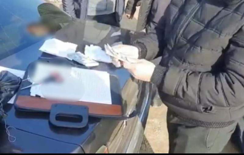 Жетісайда медицина қызметкерінен 2 млн теңге ақша бопсалаған күдікті ұсталды