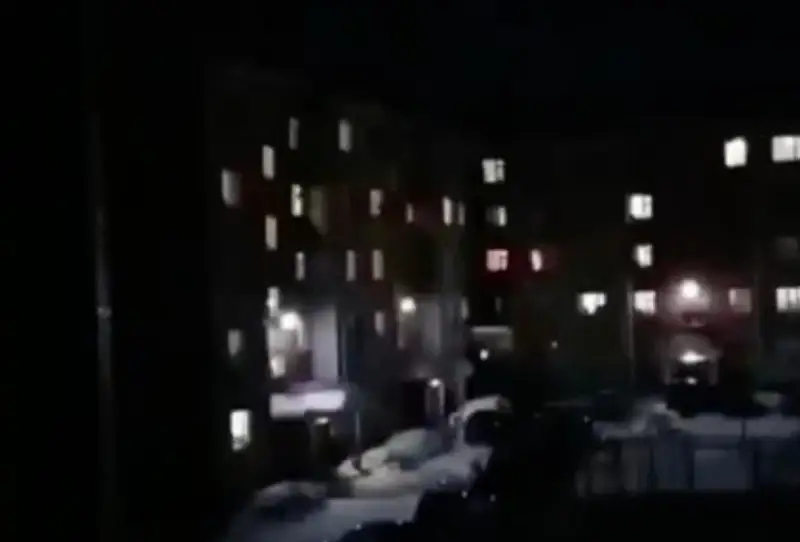 Жігіт отбасылық жанжалдан кейін 4 қабаттың терезесінен секірмек болған