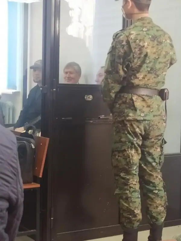 Атамбаев өзін қамауда қалдыруды сұрады