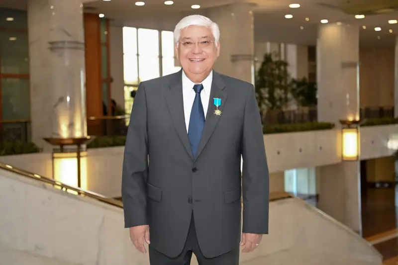 Әлібек Дінішев «Қазақстанның Еңбек Ері» атағымен марапатталды